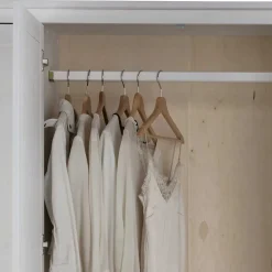 Pharao24 Holzkleiderschrank Brostian><noscript><img width=